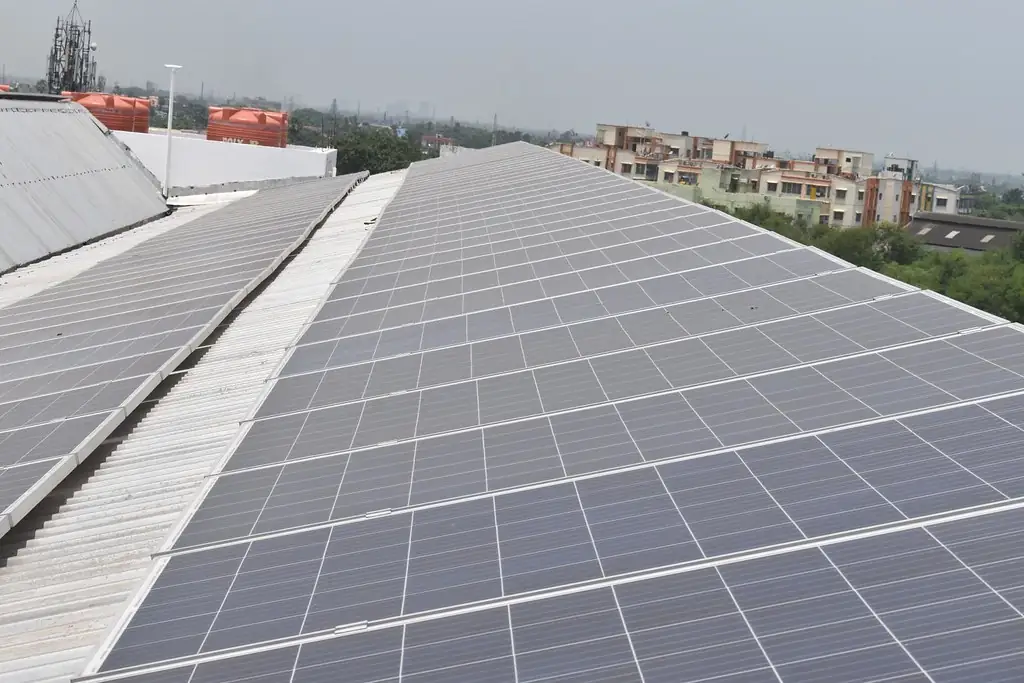 Commercial Rooftop Solar: What Businesses Should Know Before Investing